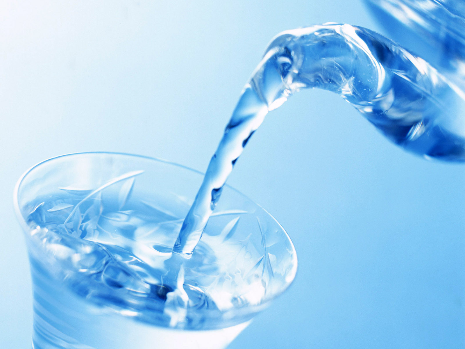 Почему стоит пить чистую воду?