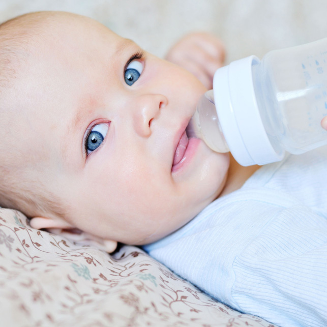 Какую воду можно давать новорожденному ребенку?