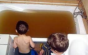 Чем опасно купание ребенка в неочищенной воде?