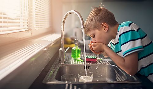 Почему ребенок пьет много воды?